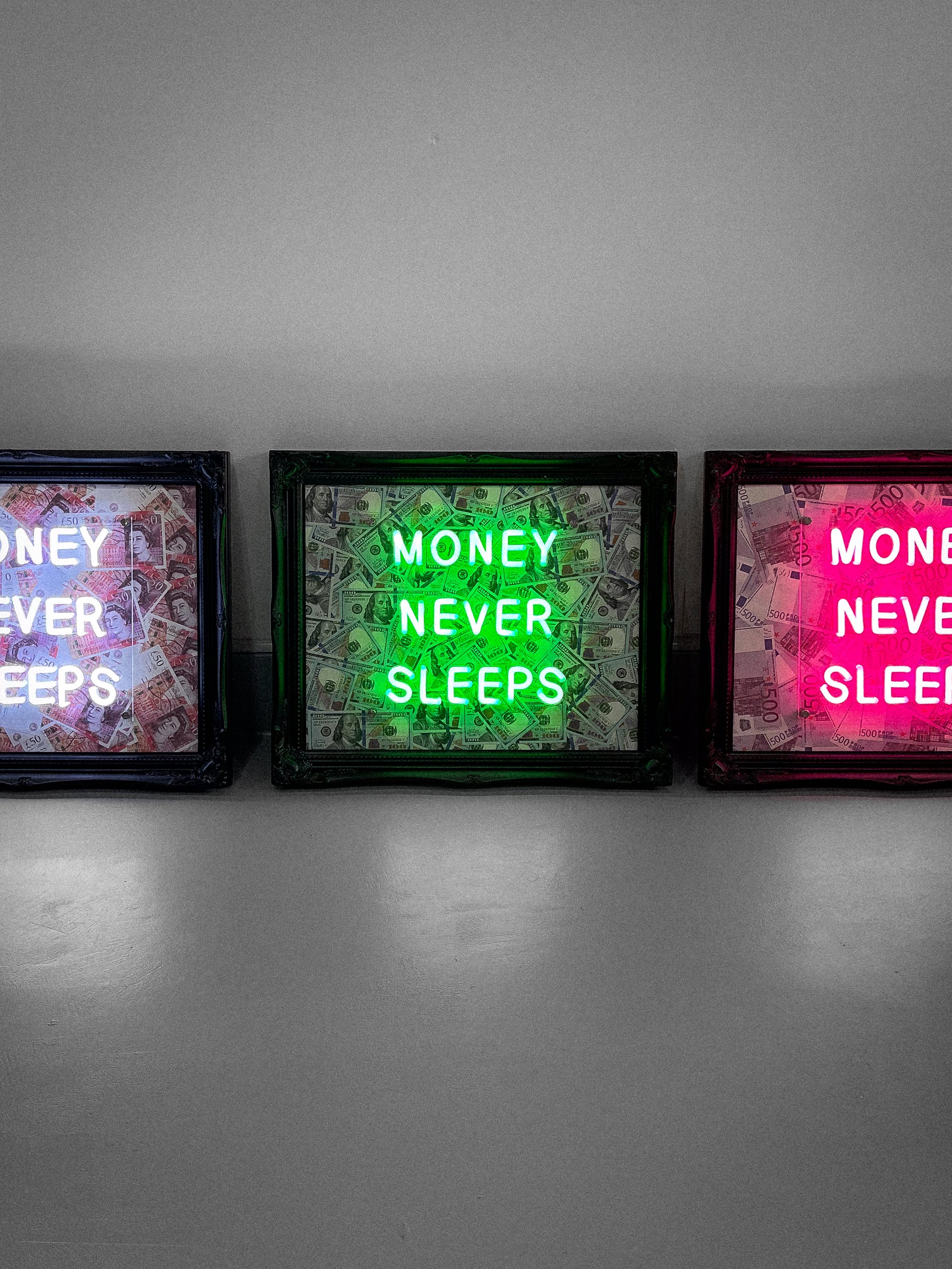 Money Never Sleeps V2 LED frame - EUR